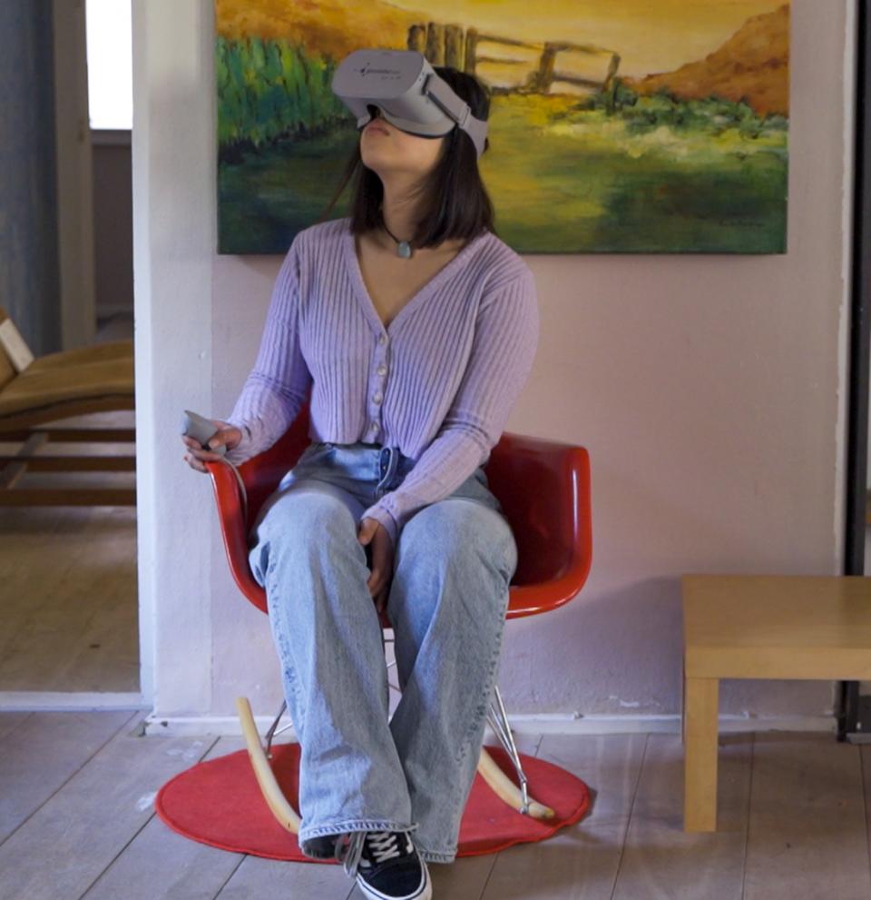 Meisje met VR-headset op